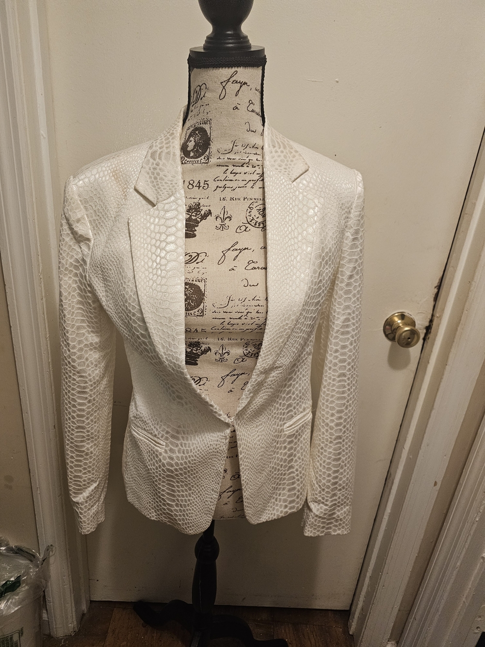 Ark & Co White Embossed Notch-Lapel Blazer